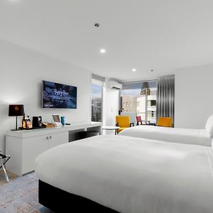 Superior Room Two Double Beds – Mountain View